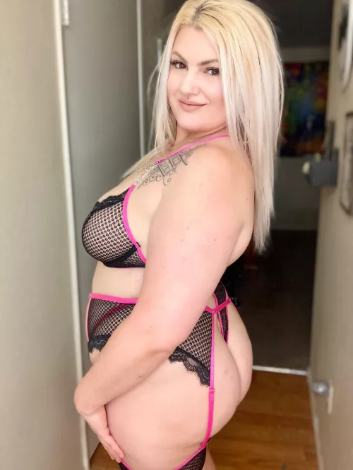 Let’s cuddle and listen to metal 🤘🏻