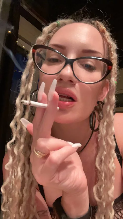 No e-cigarettes can replace the pleasure of cigarettes and the smell of tobacco