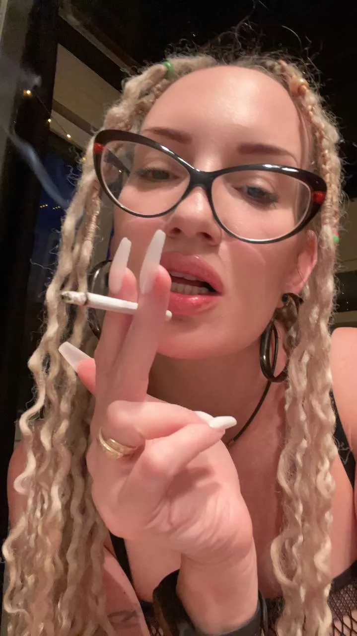 No e-cigarettes can replace the pleasure of cigarettes and the smell of tobacco