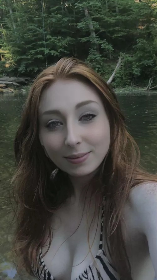 Saying Hi from my lake vacation today! [24 F]