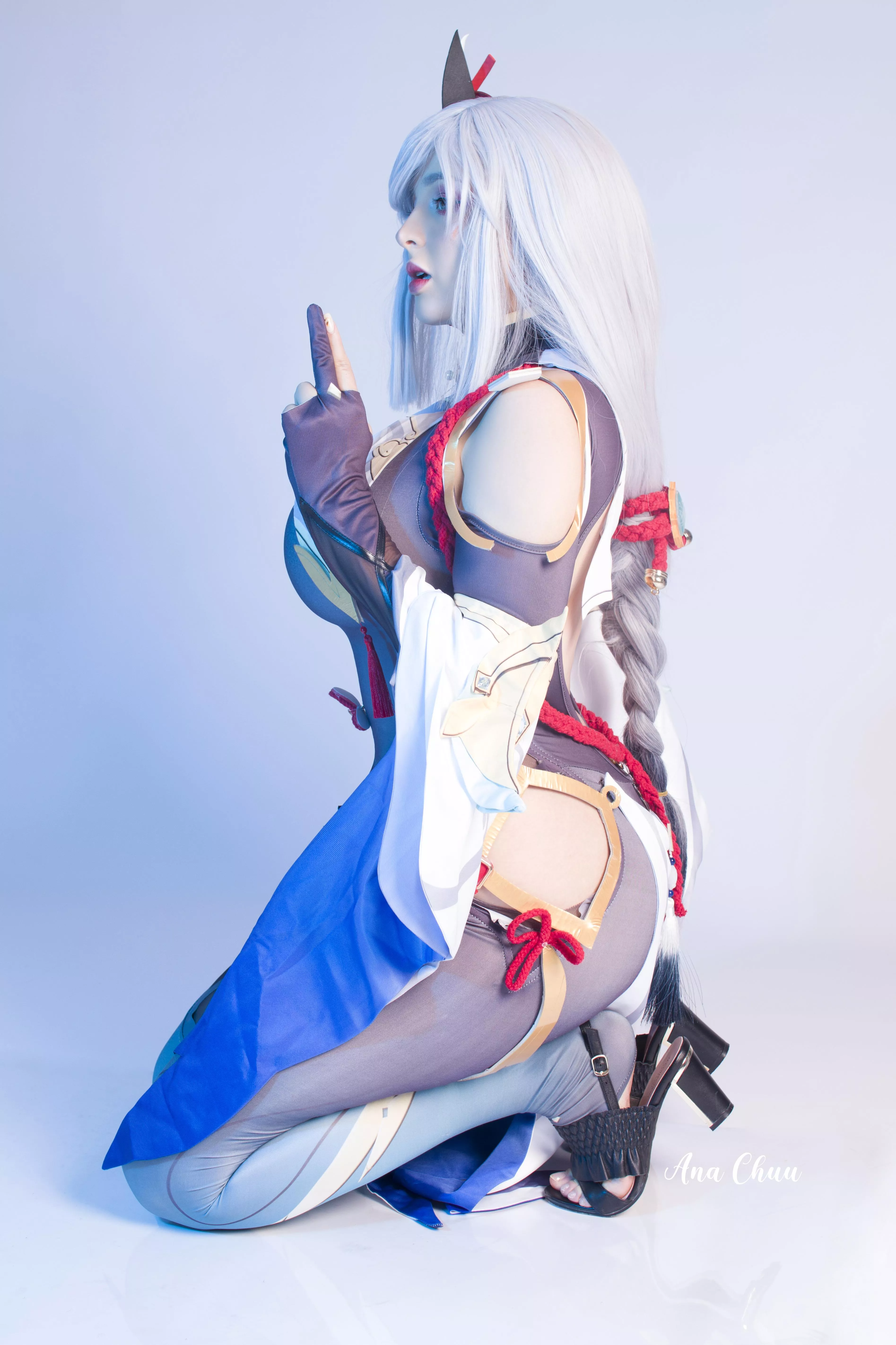 Shenhe cosplay (by Ana Chuu)