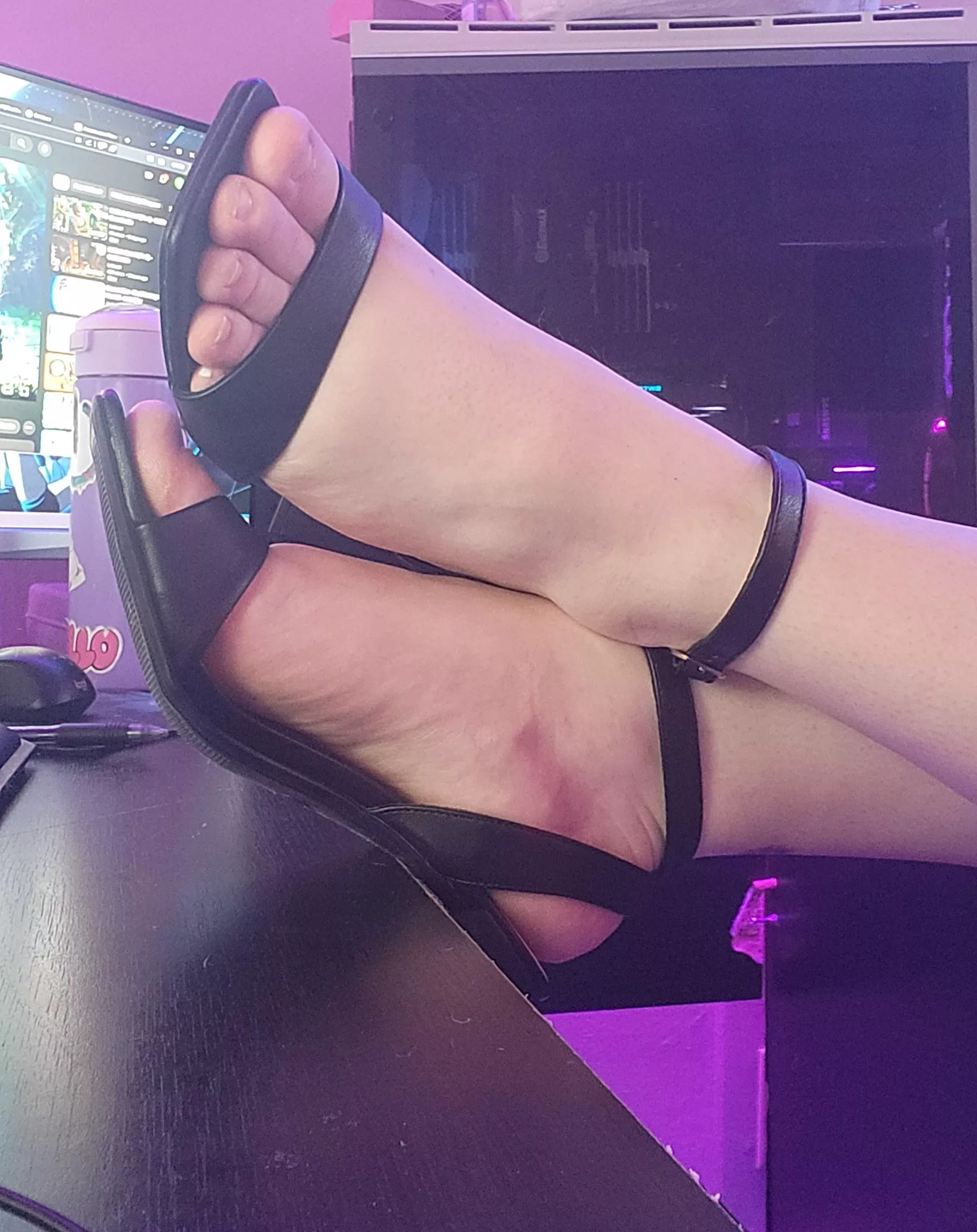 What color should I paint my nails?