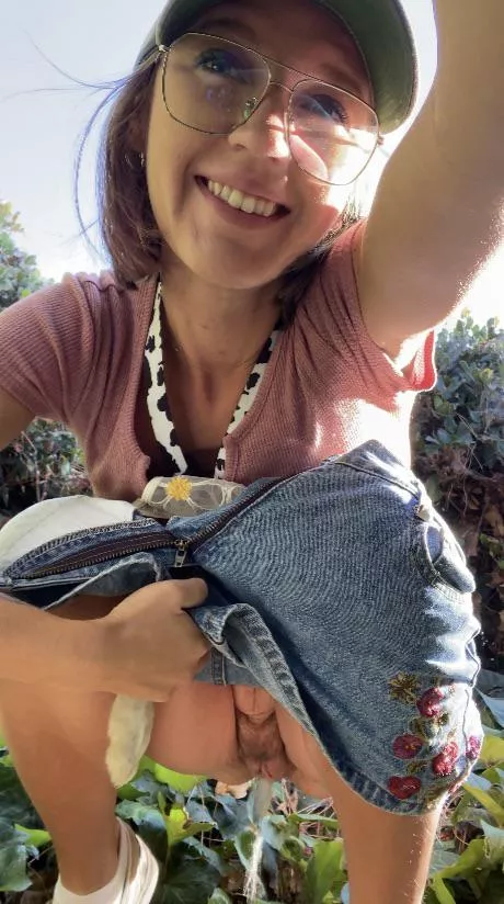 Would you eat my pussy while I’m peeing