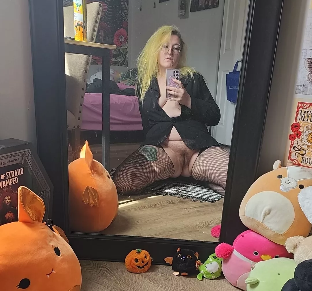 You've seen the carpet, all that's left is unclasping that last button. Would you help? 🥺