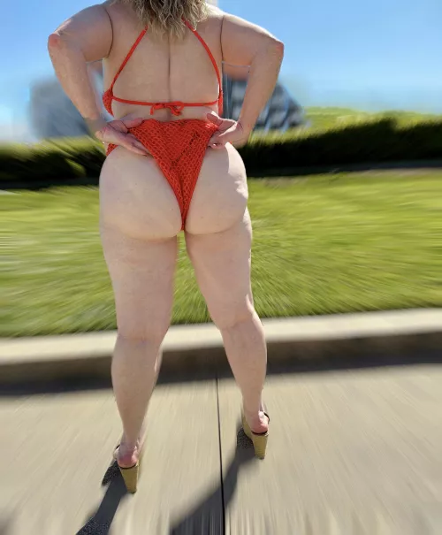 Do the men in here like it thick and mature...