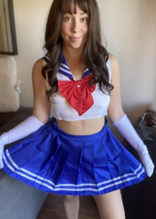 [F]inally got my new Sailor Moon costume! I am having too much fun with this lol