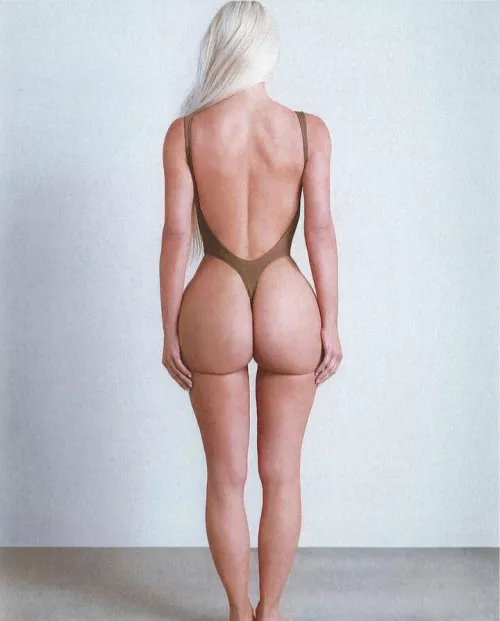 Her ass pose for sKims ❤️🥵