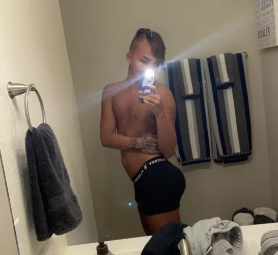 just a twink with his thick ass 😛