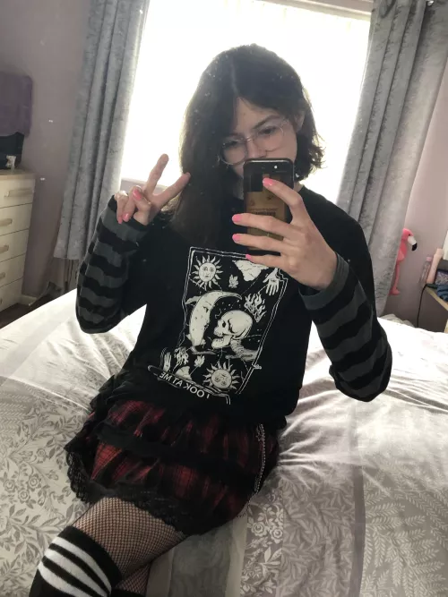 Just two cuties looking at each other~ 🖤❤️