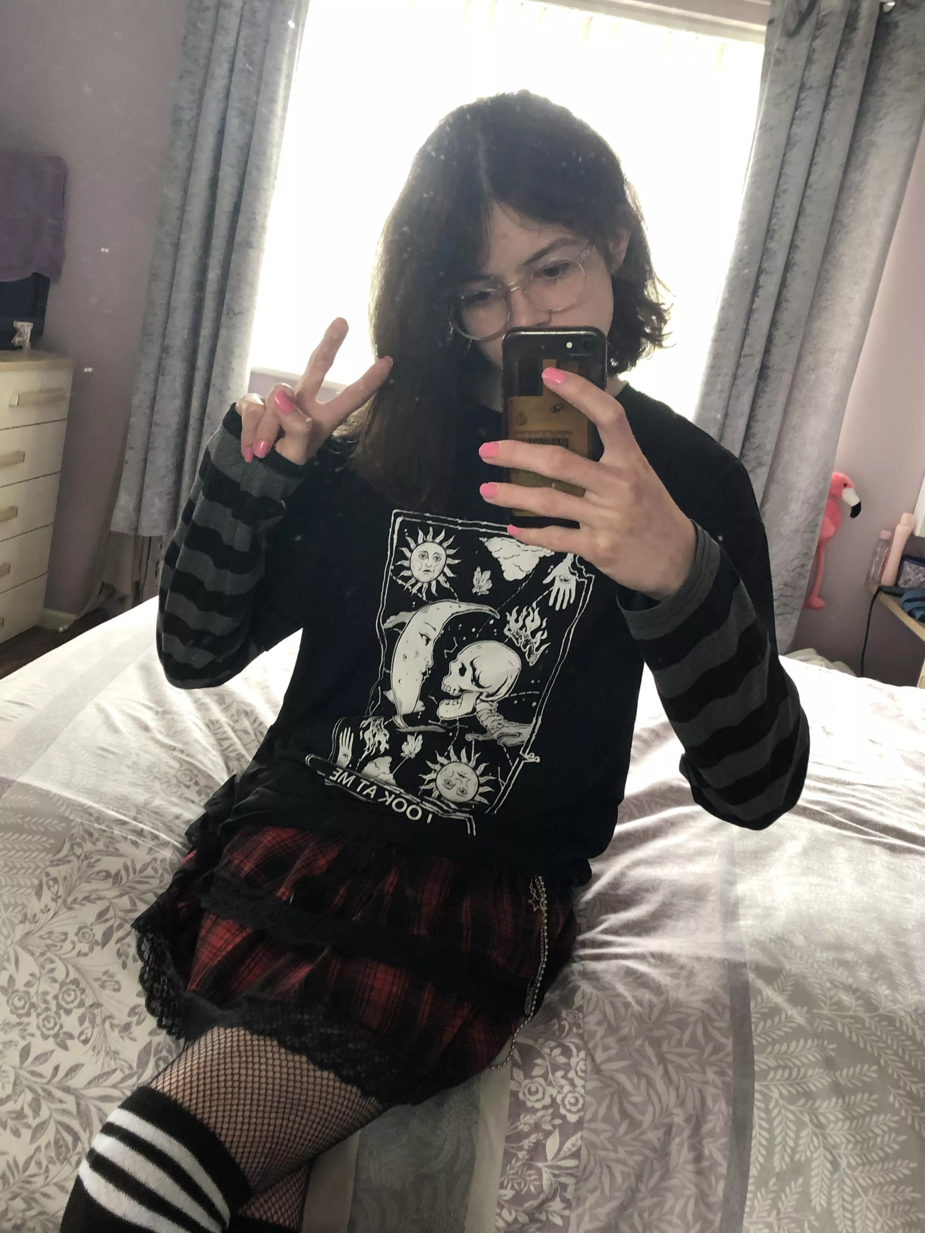 Just two cuties looking at each other~ 🖤❤️