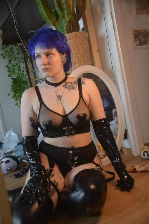 lets get a little bit dominant😏