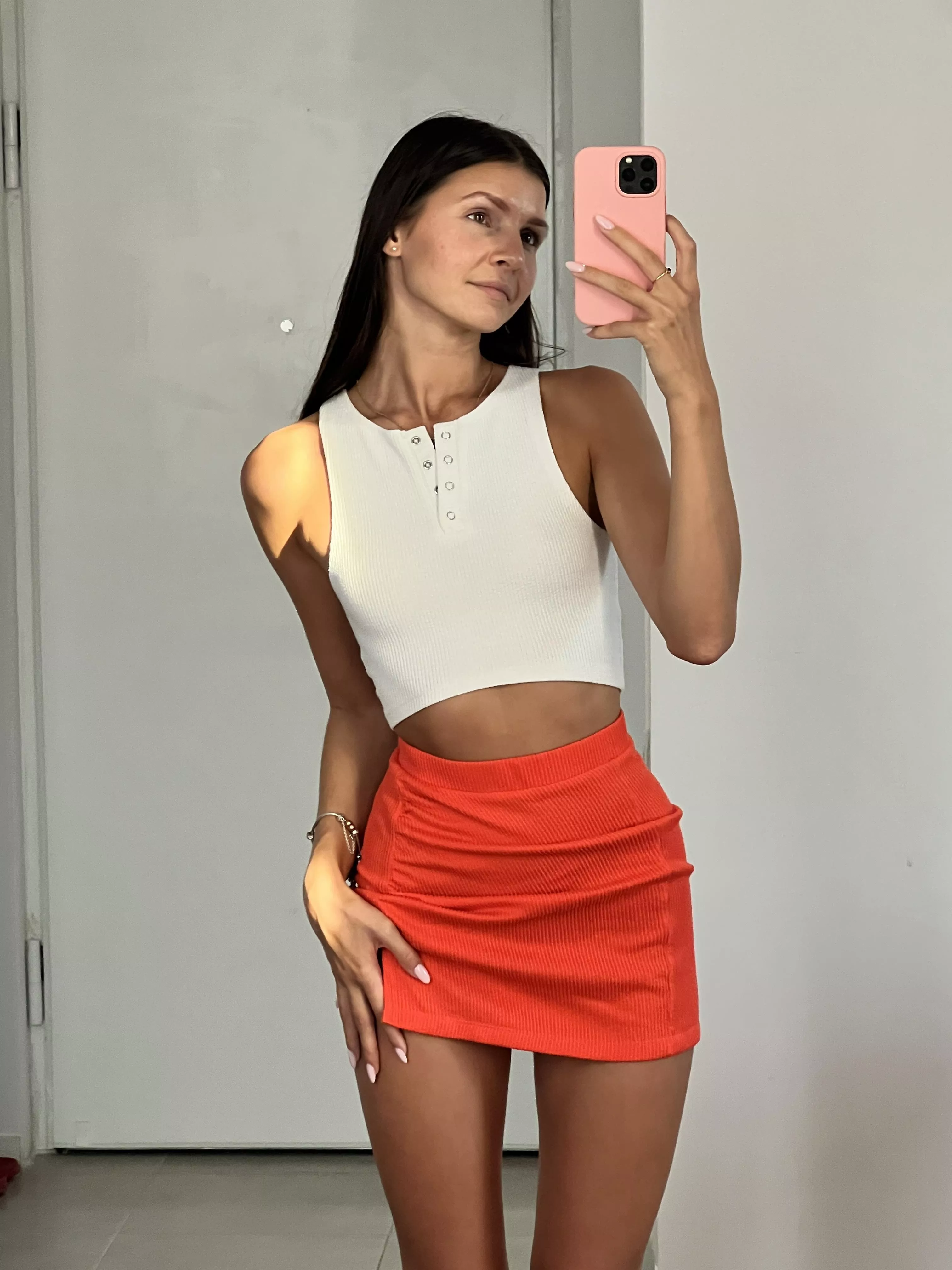 My fantasy is to be creampied in my red skirt and taken out on a date 👀