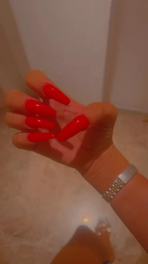 New set today, it would be hot if someone sent for my nails & Il let you help choose the colour 😉
