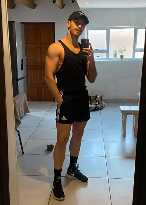 On my way to gym. It’s back and bi’s today. What are you training today? 🏋🏻‍♀️