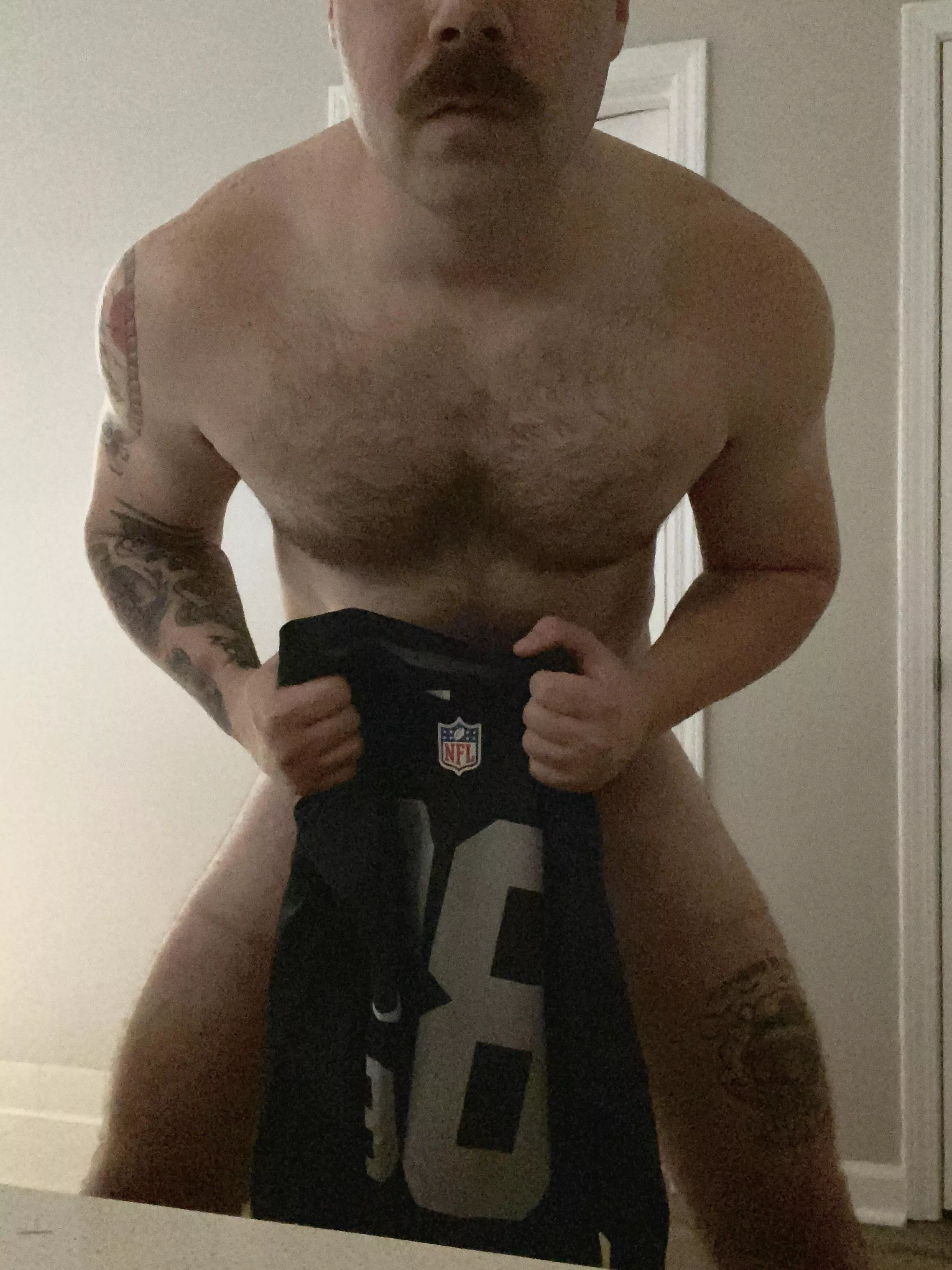 Psst… wanna be my receiver? I’ll make sure you’re wide open. 🕳️