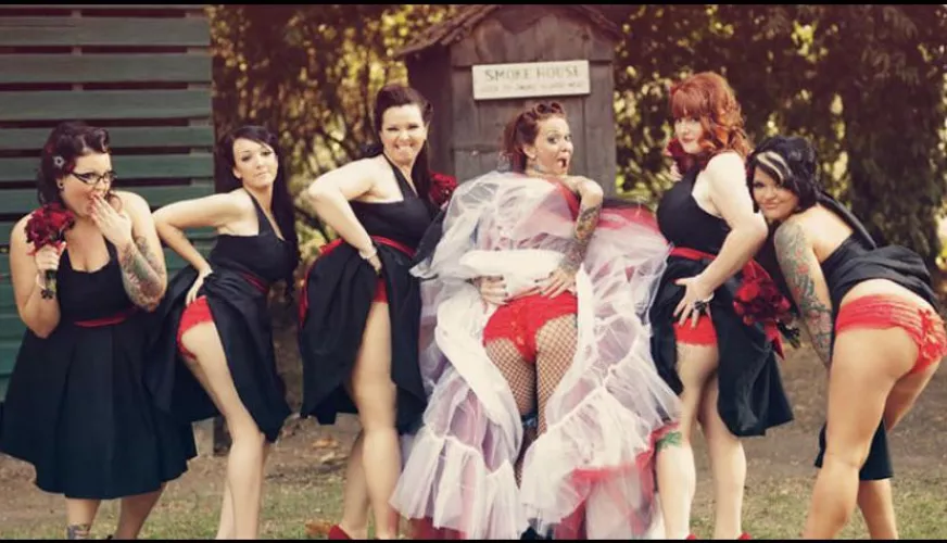 Red is the color of this wedding.