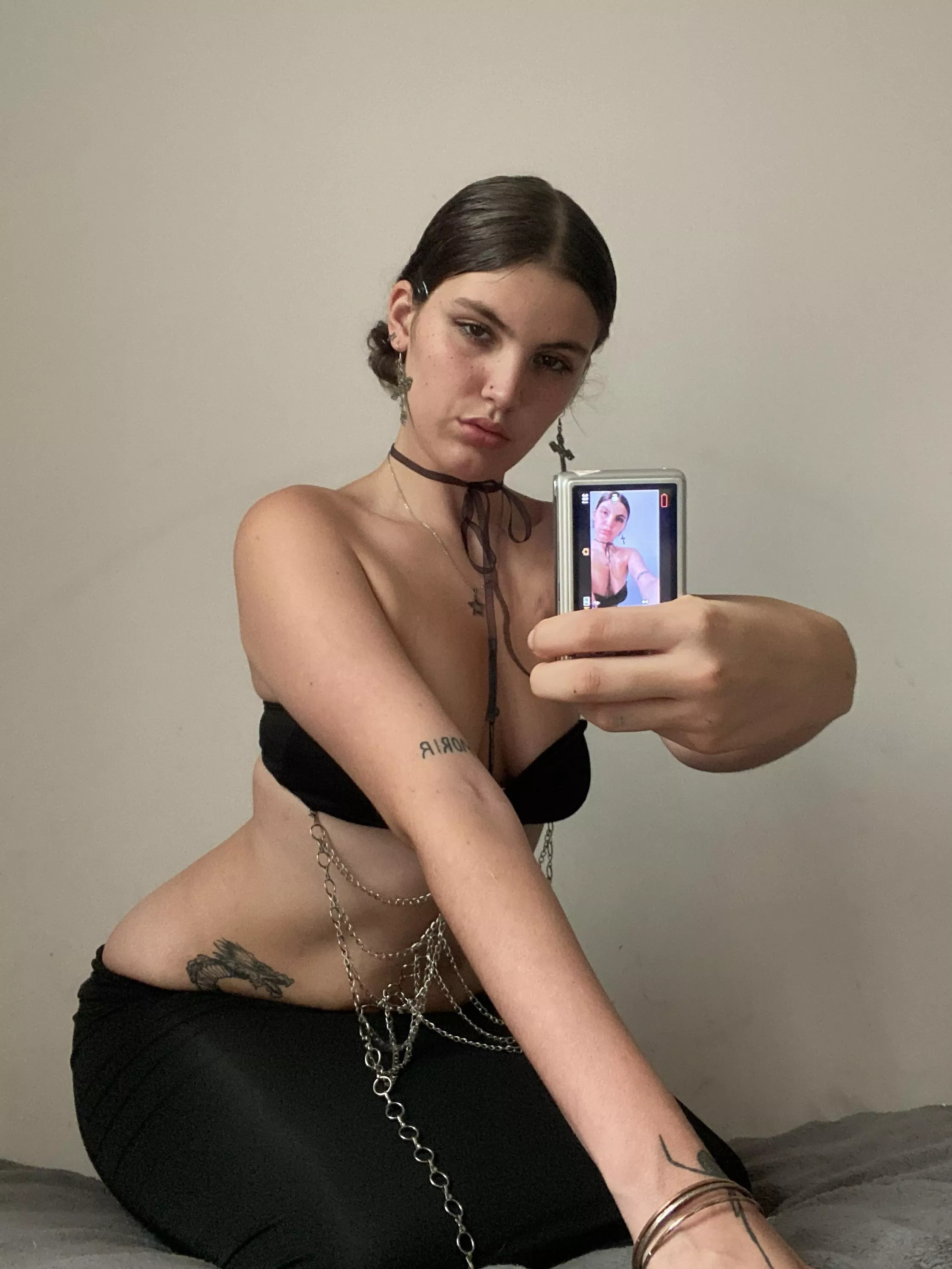 Small tits big ASS popping out 😈