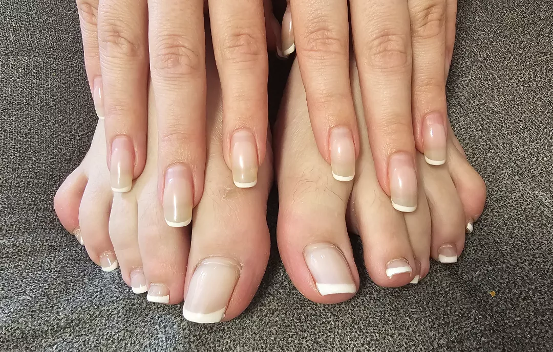 There aren't many pics of grown out nails... I must go to manicure again... What color should I pick next?