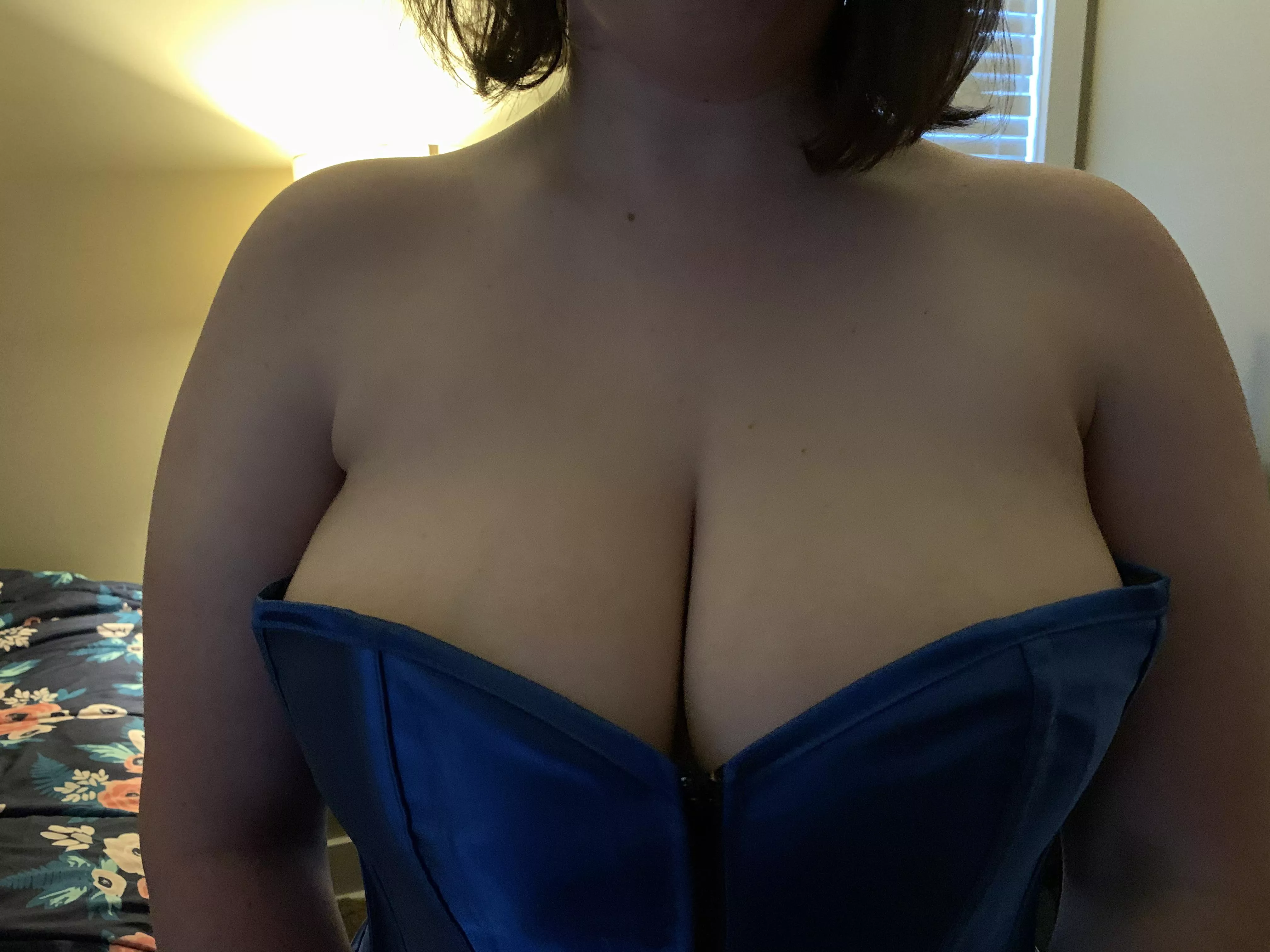 5’2 and chubby but it’s mostly in my tits ;)