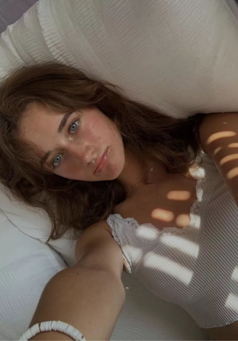 Blue eyes selfie from pretty girl, Tatum