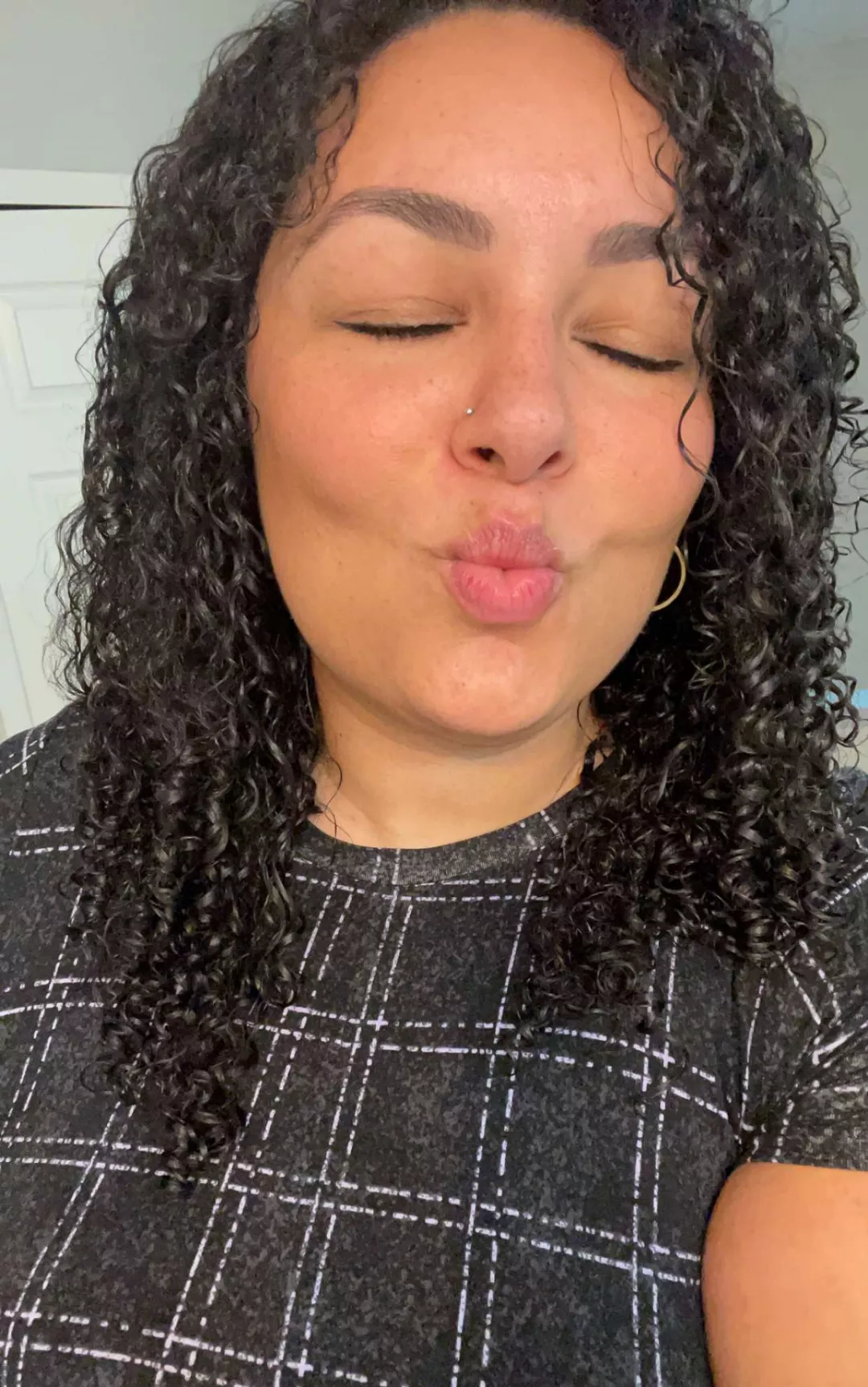 Bored at work. Any ladies wanna keep me company? Lol