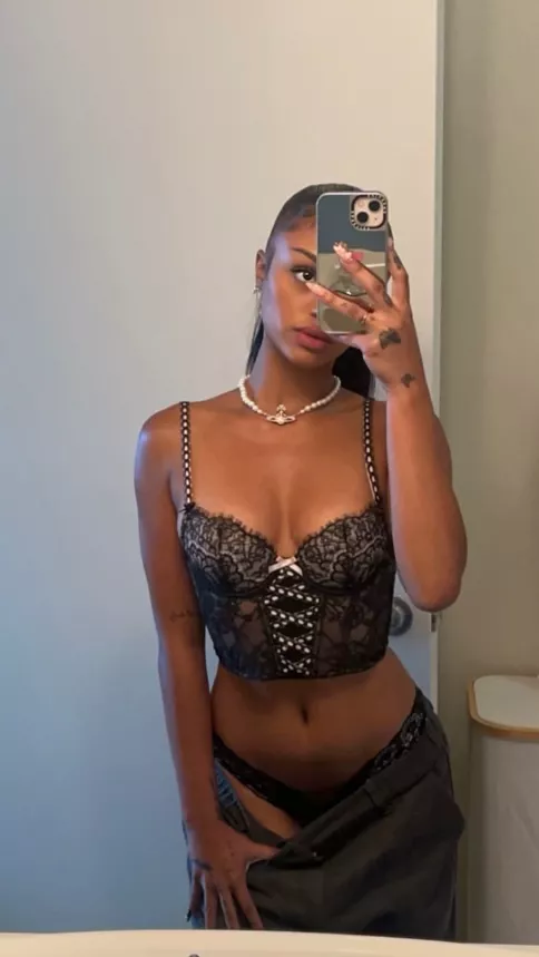 can i send you pics like this while you're at work?😚