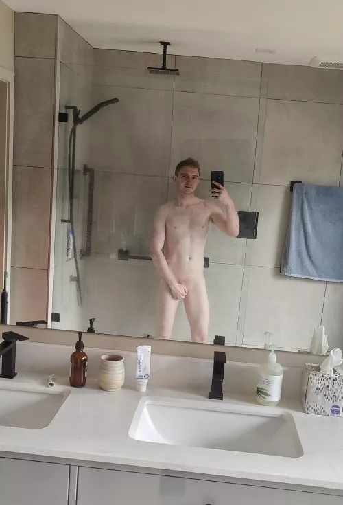 Come shower with me? 🚿😘