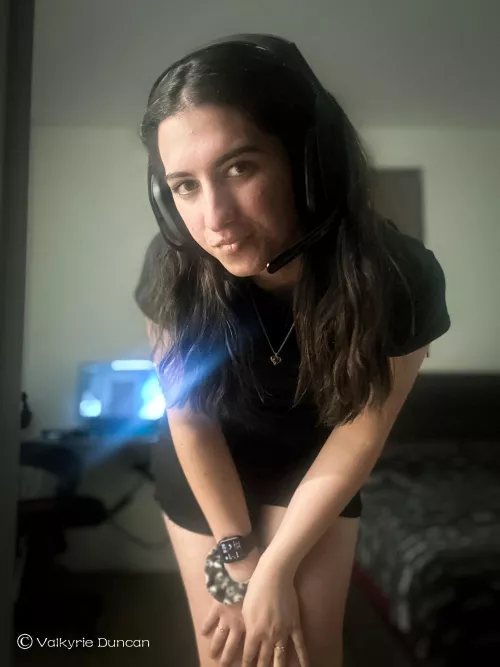 Gamer T-girl at your service 😁😉