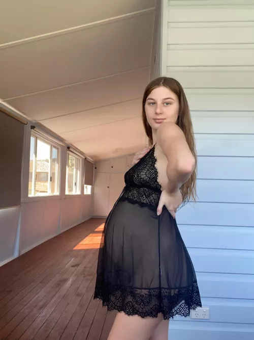 I love how this hangs over my pregnant belly, hby?