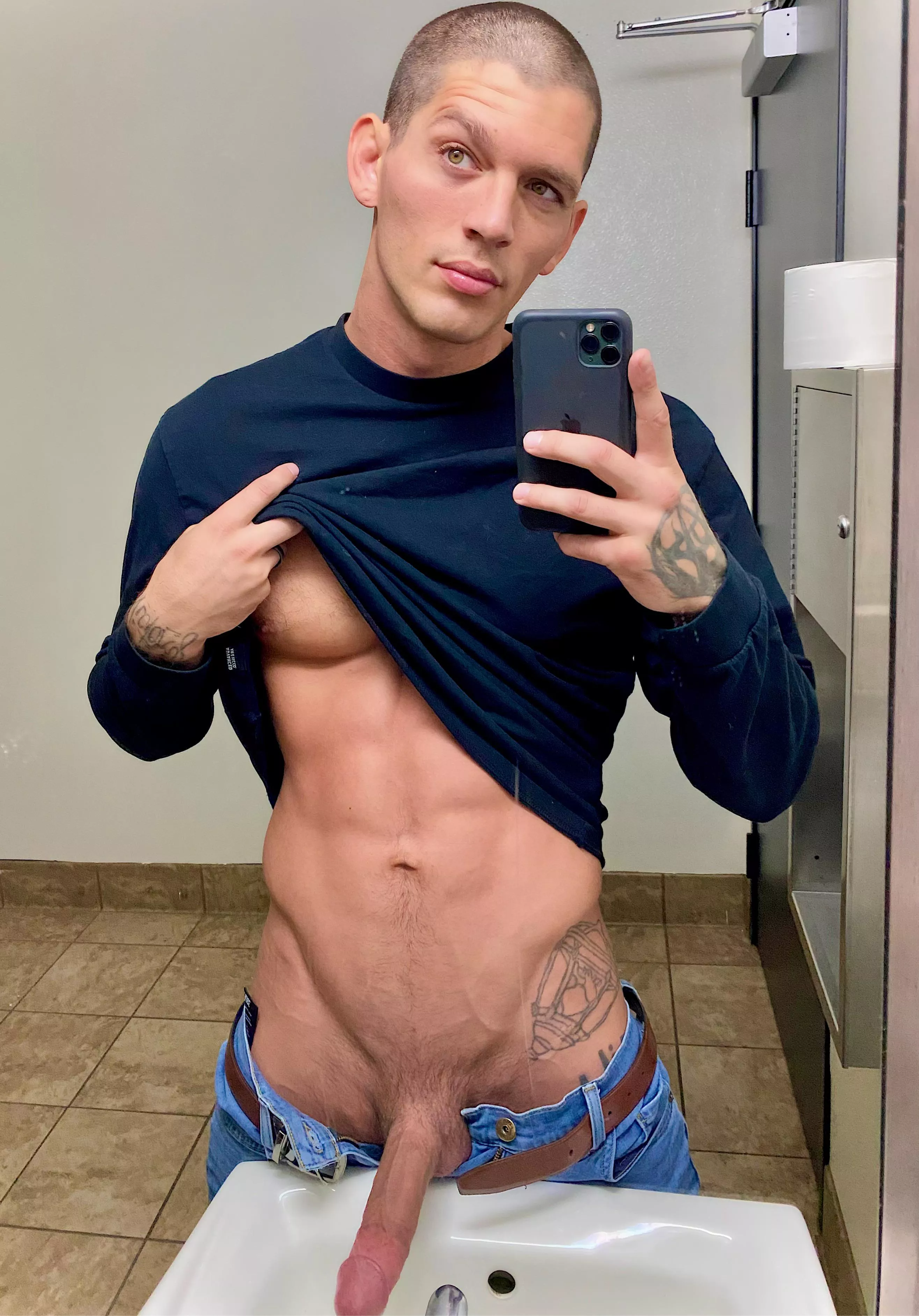 It’s Thursday and I’m thirsty 🥵