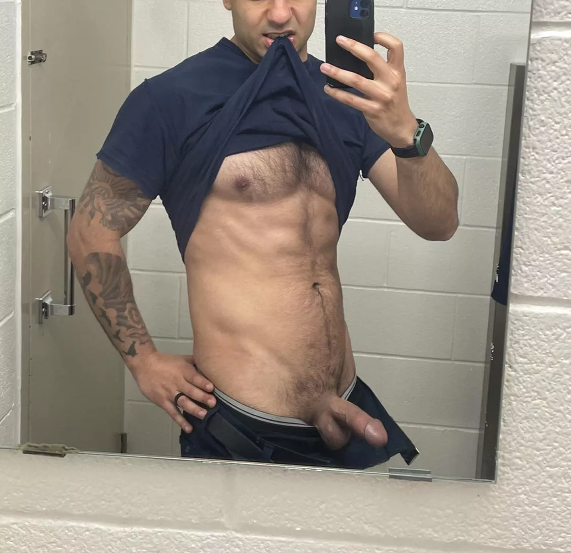 Snuck off to the bathroom after a call 🚒