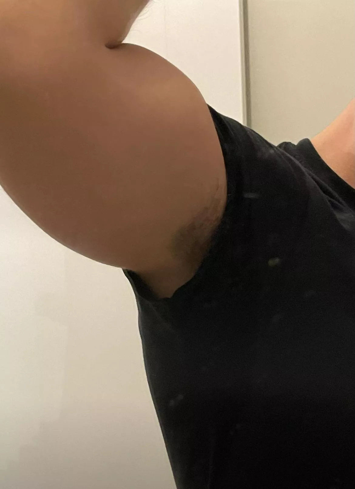 Suffocate in my pits