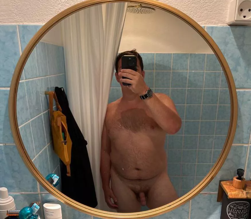 Vacation mirror selfie