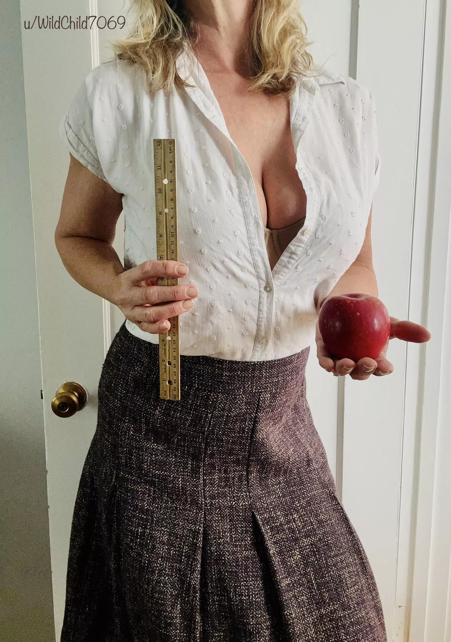 Which is it going to be…The apple or the stick? 🍎📏