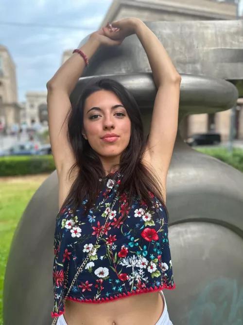 you can see my armpits all day F19