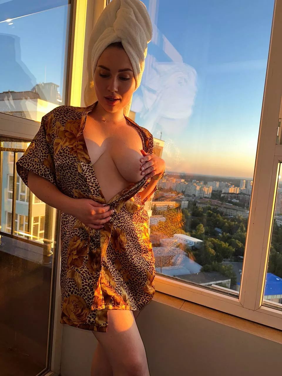 Your next door girl has a pretty big size!