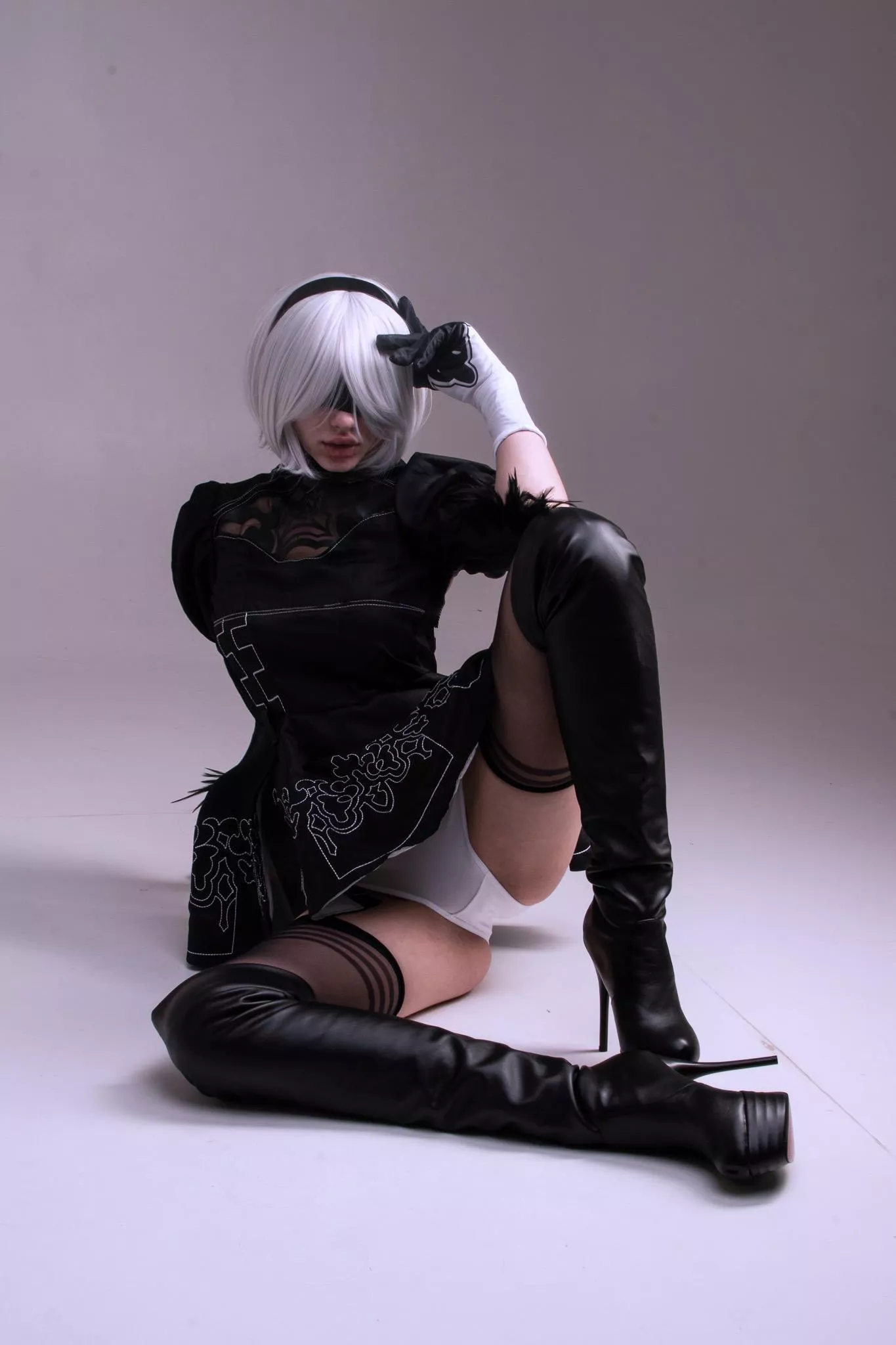 2B from NieR: Automata by cosplay_lola