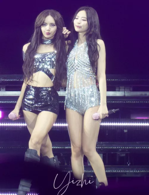 Blackpink - Lisa & Jennie