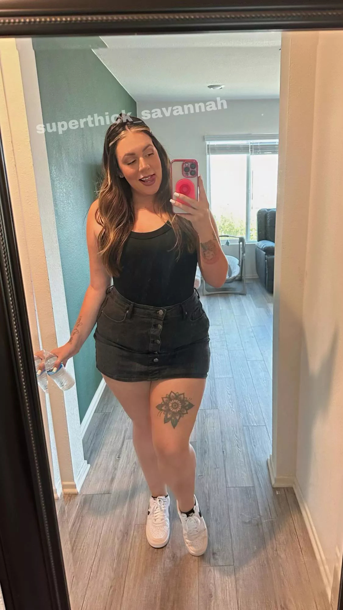 Check out more of my milfy self @Superthick_Savannah link below