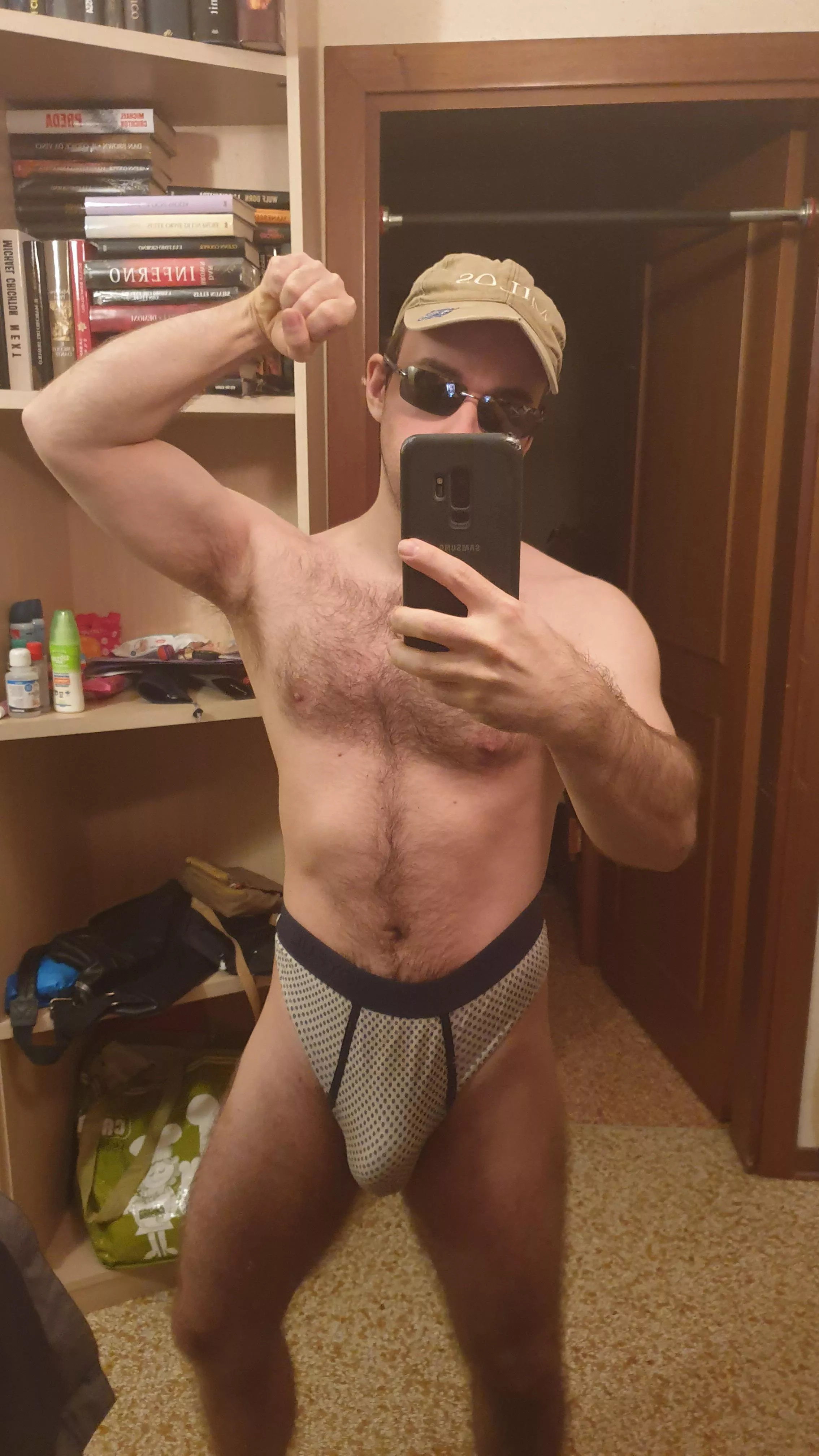 Cute briefs but nice bulge?