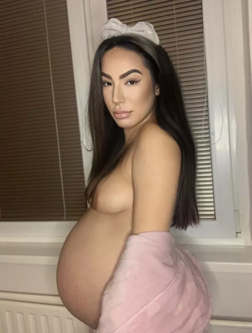 Describe my preggo body with 1 emoji 😈