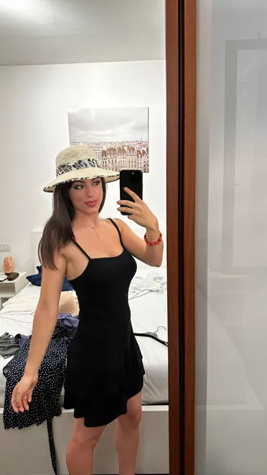 Do I like cute in this black dress? The hat is a must for me F19 OC