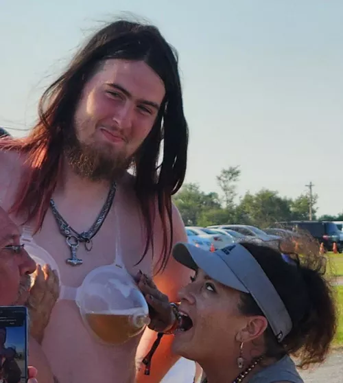 Find someone who looks at you the way she looks at him