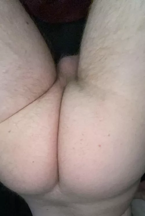 Here’s a photo of my ginger booty with a little bit of… ball lol - LMK if you like ur boys slightly hairy