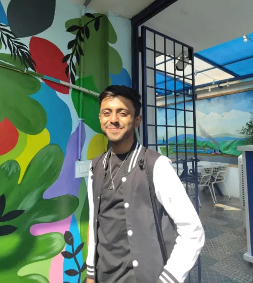 Heyy there, wanna be friends?