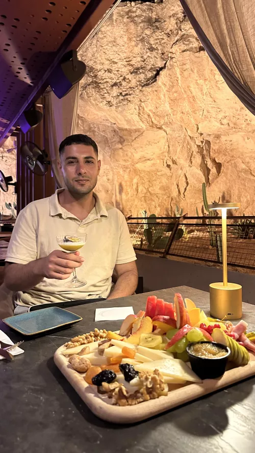 I just left Yemen, now i can finally look for a boyfriend without the worry of being killed, any applications😘