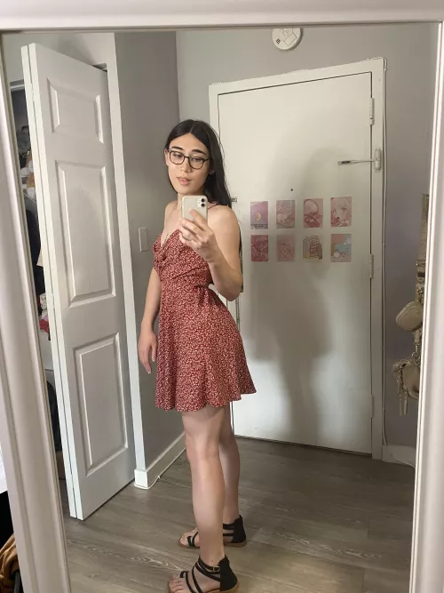 people say red makes u look more attractive… 😅❤️