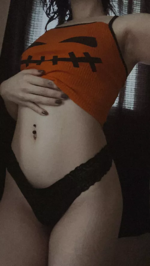 september first means spooky szn begins.. 🎃