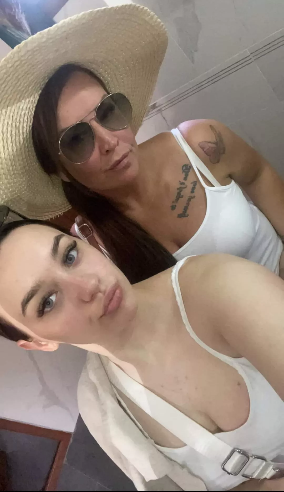 Which one, Daughter (Left) or Mother (Right)? And why?