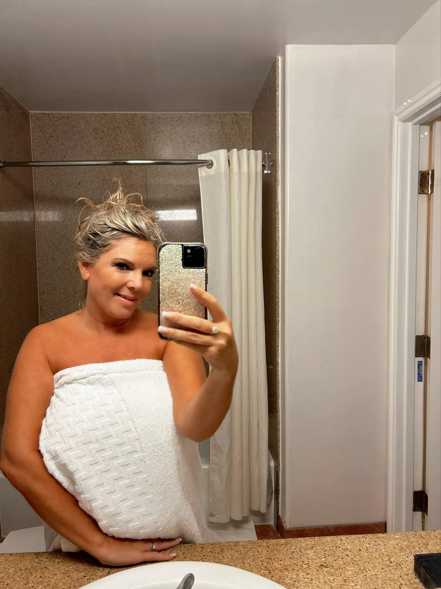 Would pull down mommy's towel and fuck her?